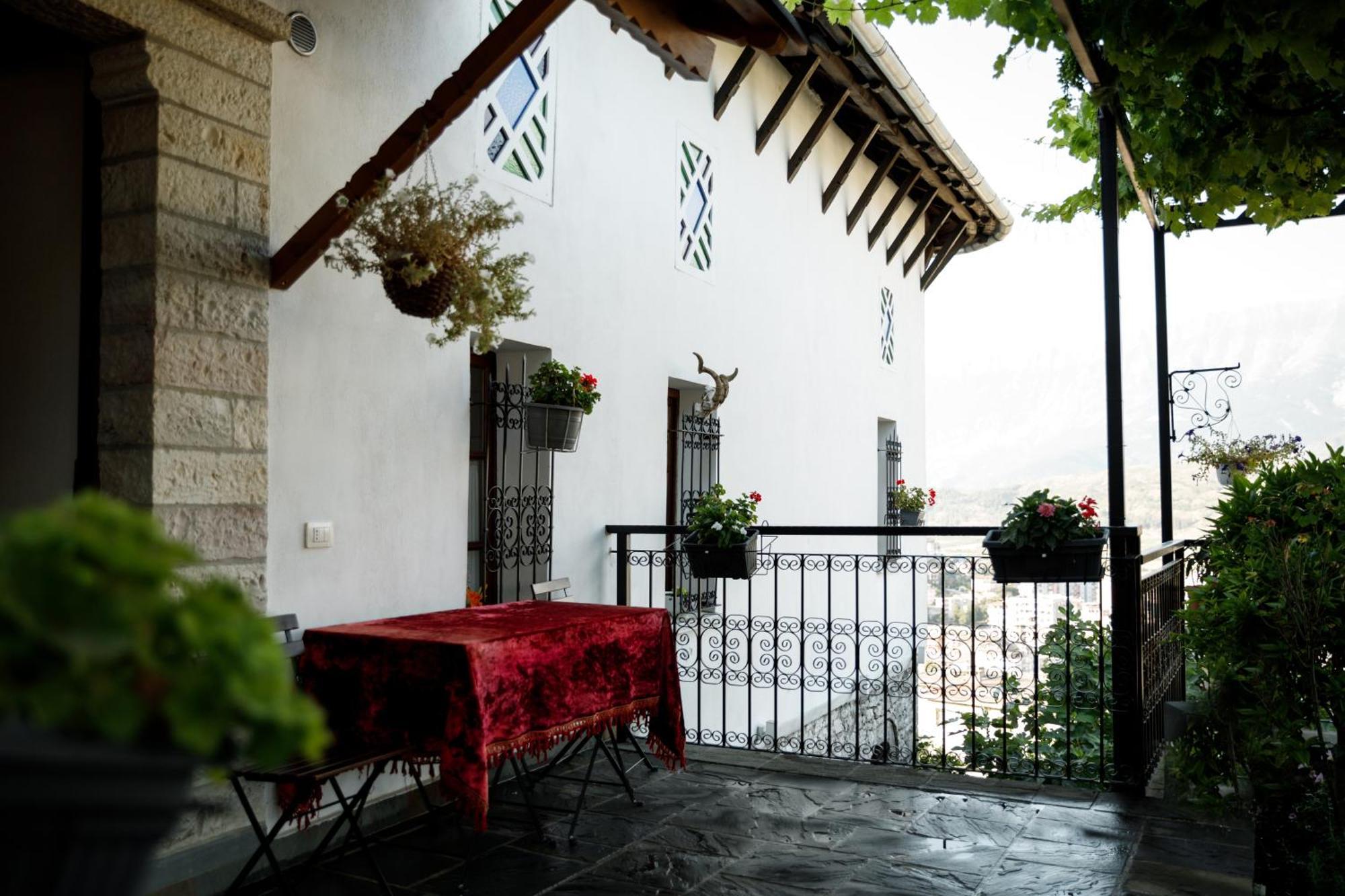 Boutique Hotel Musée Gjirokastër Extérieur photo